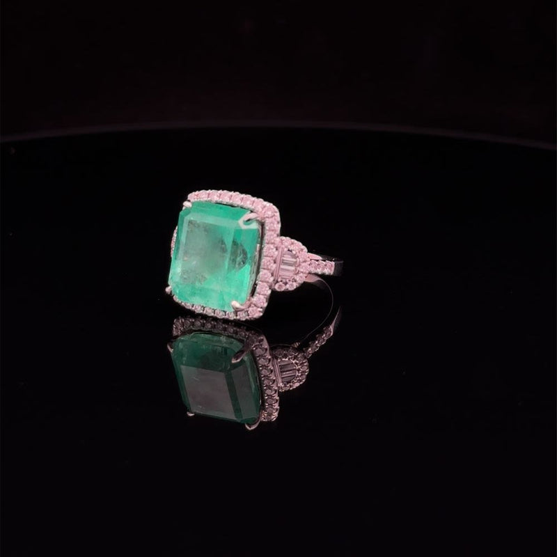 GIA CERTIFIED Colombian Emerald and Diamond Ring