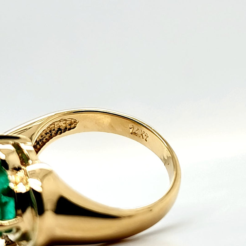 Exquisite Heart-Cut Emerald and Diamond Ring