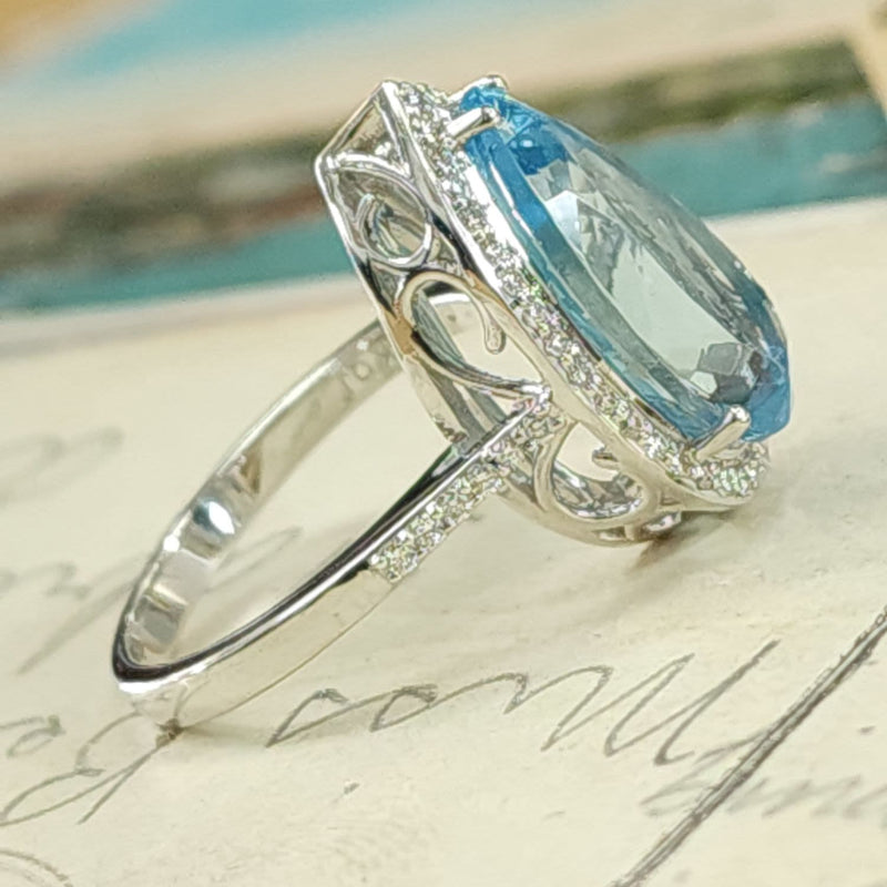 Raindrop-Shaped Aquamarine & Diamond Halo Ring Gem