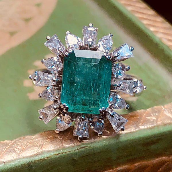 Stunning Emerald Ring with Mixed-Cut Diamond Halo